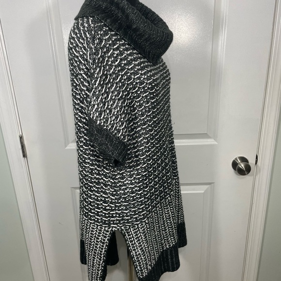 Cozy Black and White Knit Sweater Cowl neck Poncho Size 18/20 CB-70 - Picture 4 of 7